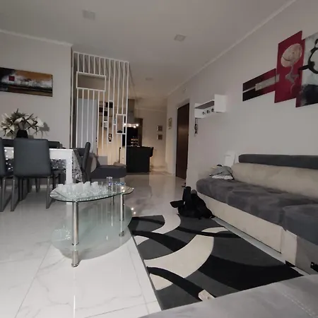 Oplonti Apartment